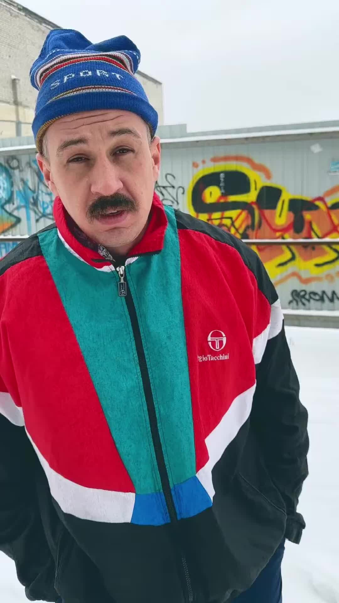 На месте мем. Вася пришел. Вася пришел. Художник вася ложкин бабка. Фрося картинки прикольные.