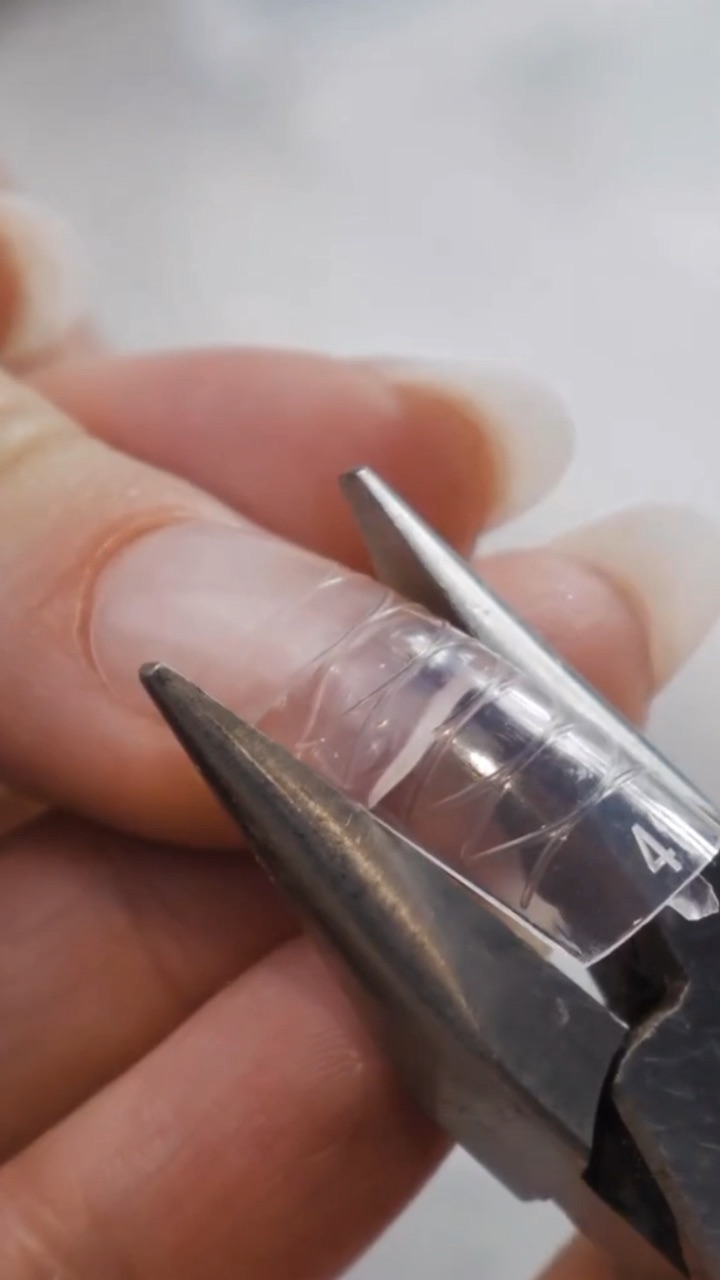 Гель для наращивания ногтей. На что можно нарастить ногти без форм. На что можно нарастить ногти без форм. Как нарастить ногти в домашних условиях гелем для начинающих. Наращивание ногтей без форм и типс.