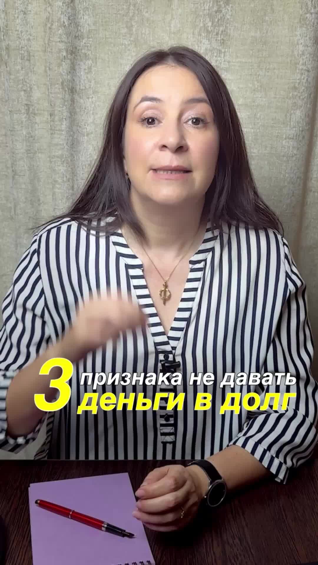 люди которые раздают деньги. человек получает деньги. парень с деньгами. раздать деньги населению. раздает деньги.