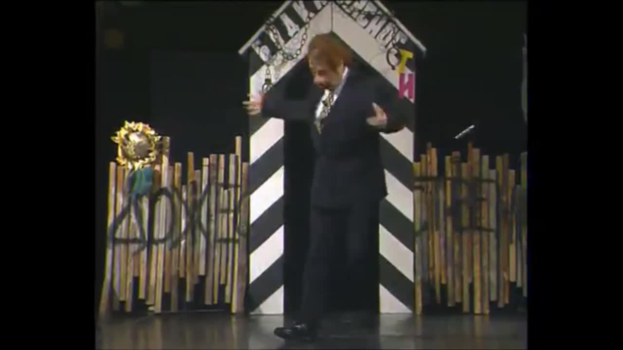 Будка гласности. Будка гласности фото. Будка гласности передача. Артем филимонов квн будка гласности. Будка гласности 1991.