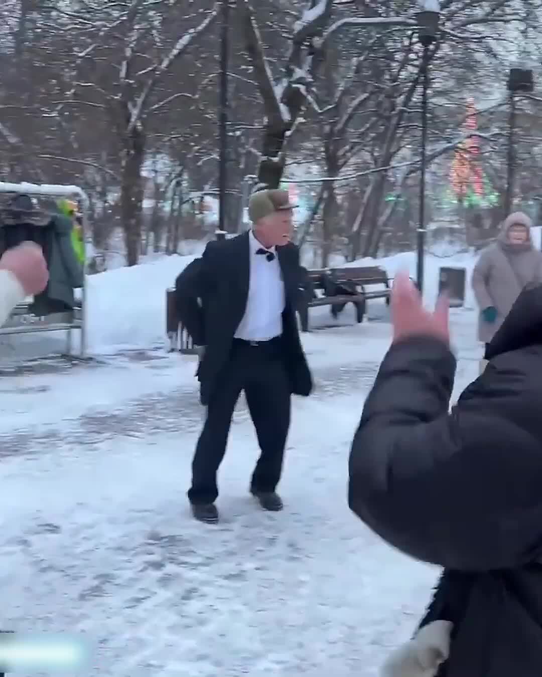 Деревенский дед. Дед подавился чаем. Дед открыто. Дед открыто. Андрей григас.