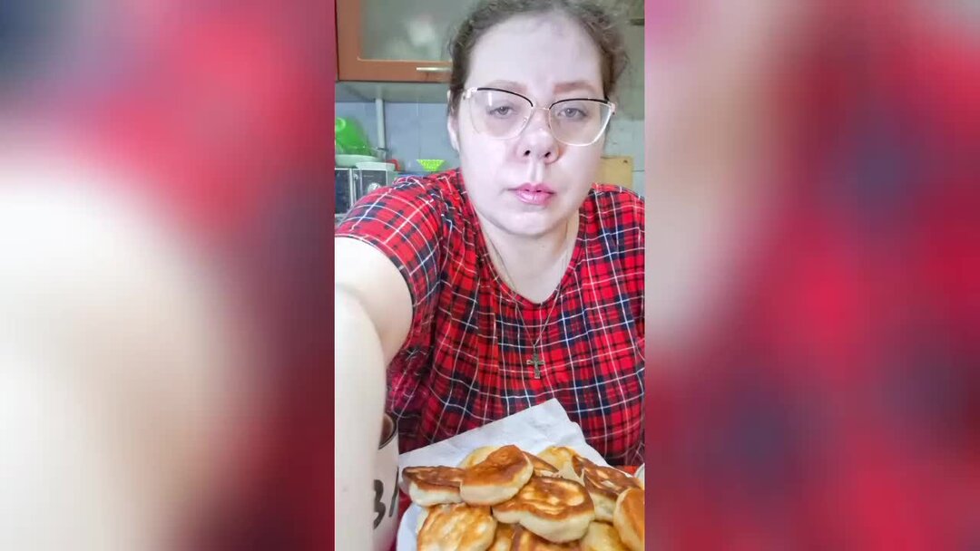 Позвала пить чай