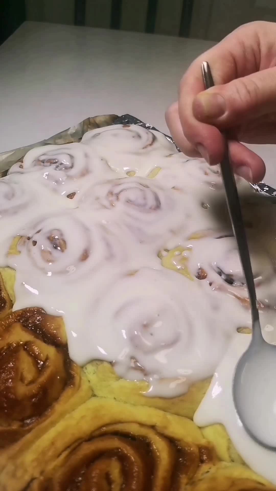 крем для торта из молока. ингредиенты для панкейков. заварной крем. взбитые яичные белки. апельсин яйца молоко масло сливочное.