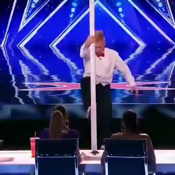 девушка на шоу талантов. конкурс талантов минута славы. талант видео. анисия шоу талантов. талант видео.