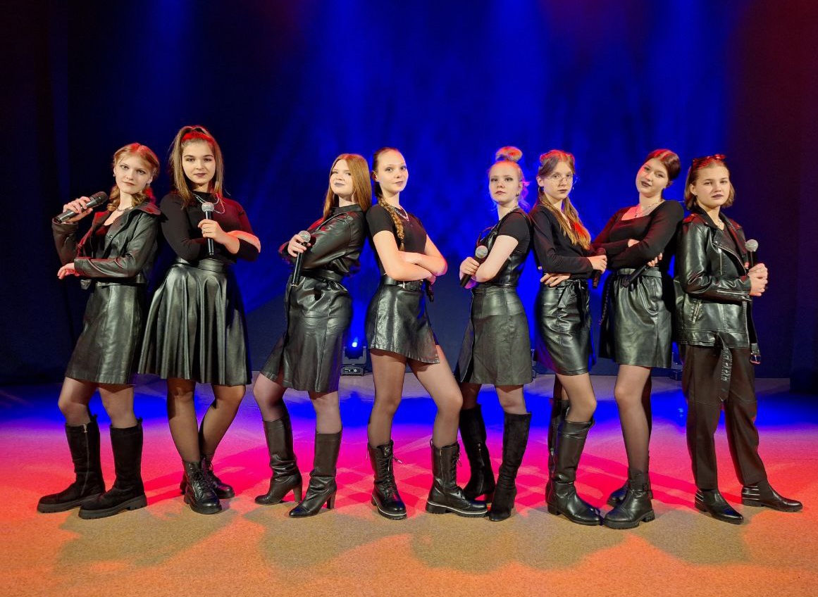 куклы бтс айдол. куклы анжелы суттер. коллекция кукол паола рейна. куклы группа на-на. 6 кукол картинка.