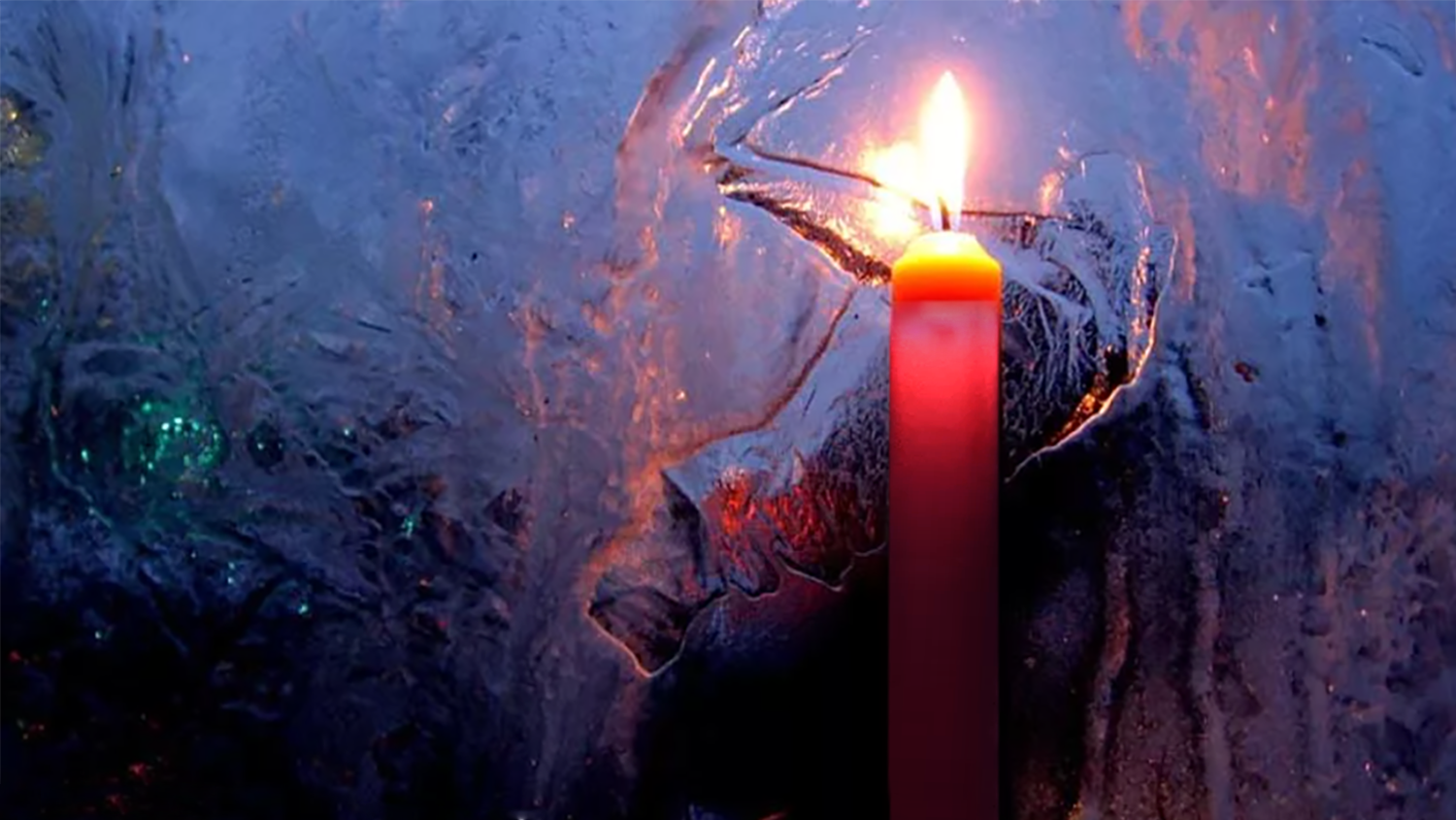 Красиво горит свеча. Горящая свеча. Горящие свечи. Красивые горящие свечи. Огонь свечи.