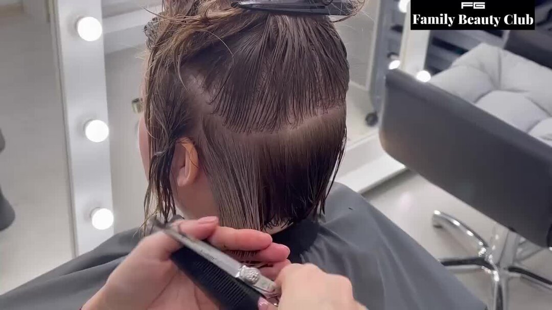 Как часто подстригать длинные волосы. Мифы о волосах. Сколько надо стричь кончики волос. Выполнение стрижки в салоне. Приметы про волосы.