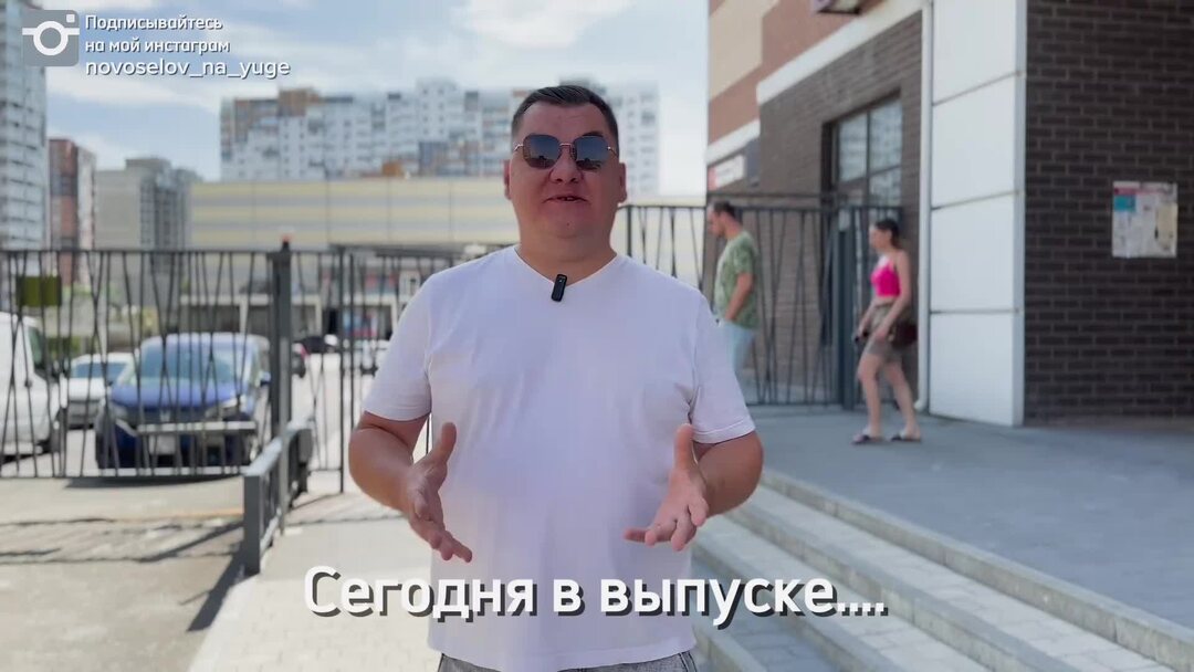 Подарок на новый год семье с детьми. Настоящий дед мороз. Спасти деда мороза. Дедушка мороз дарит playstation. Дед мороз для детей.