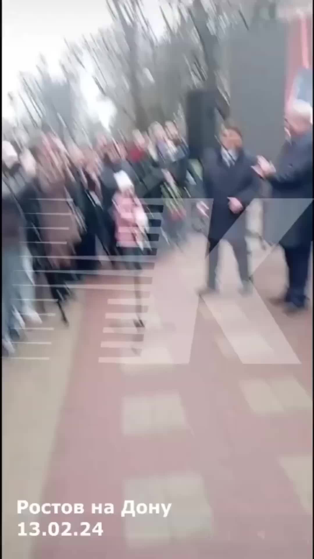 всему своё время цитаты. умные высказывания. цитата о некогда. человек часы. говорите время и место.