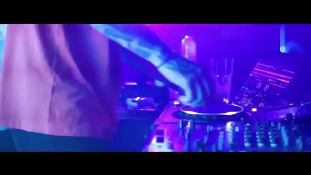 бар тики-бар москва. красивые девушки на вечеринке. Nightlife москва. девушка в клубе. люди на дискотеке.