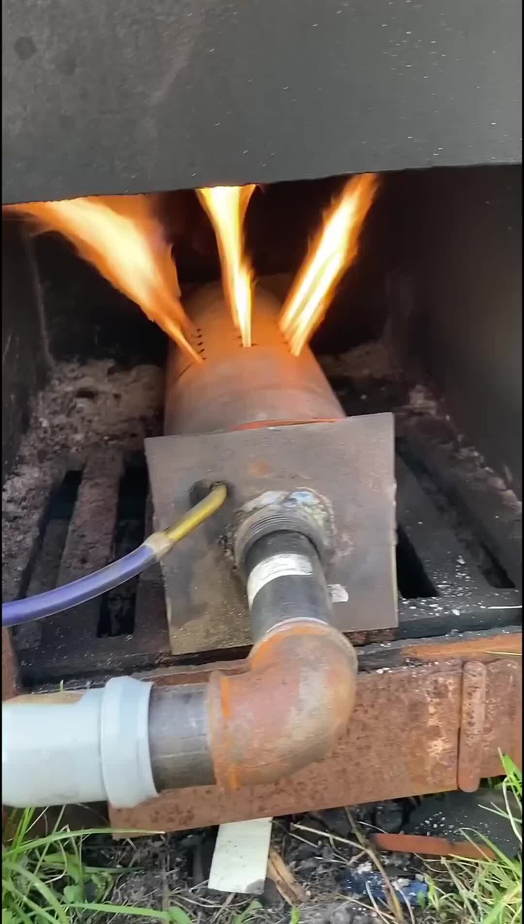 Газовая горелка для печи газ а болонах. Самодельные газовые горелки. Самодельные газовые горелки. Горелка на отработке пламя 30. Как сделать печку горелку.