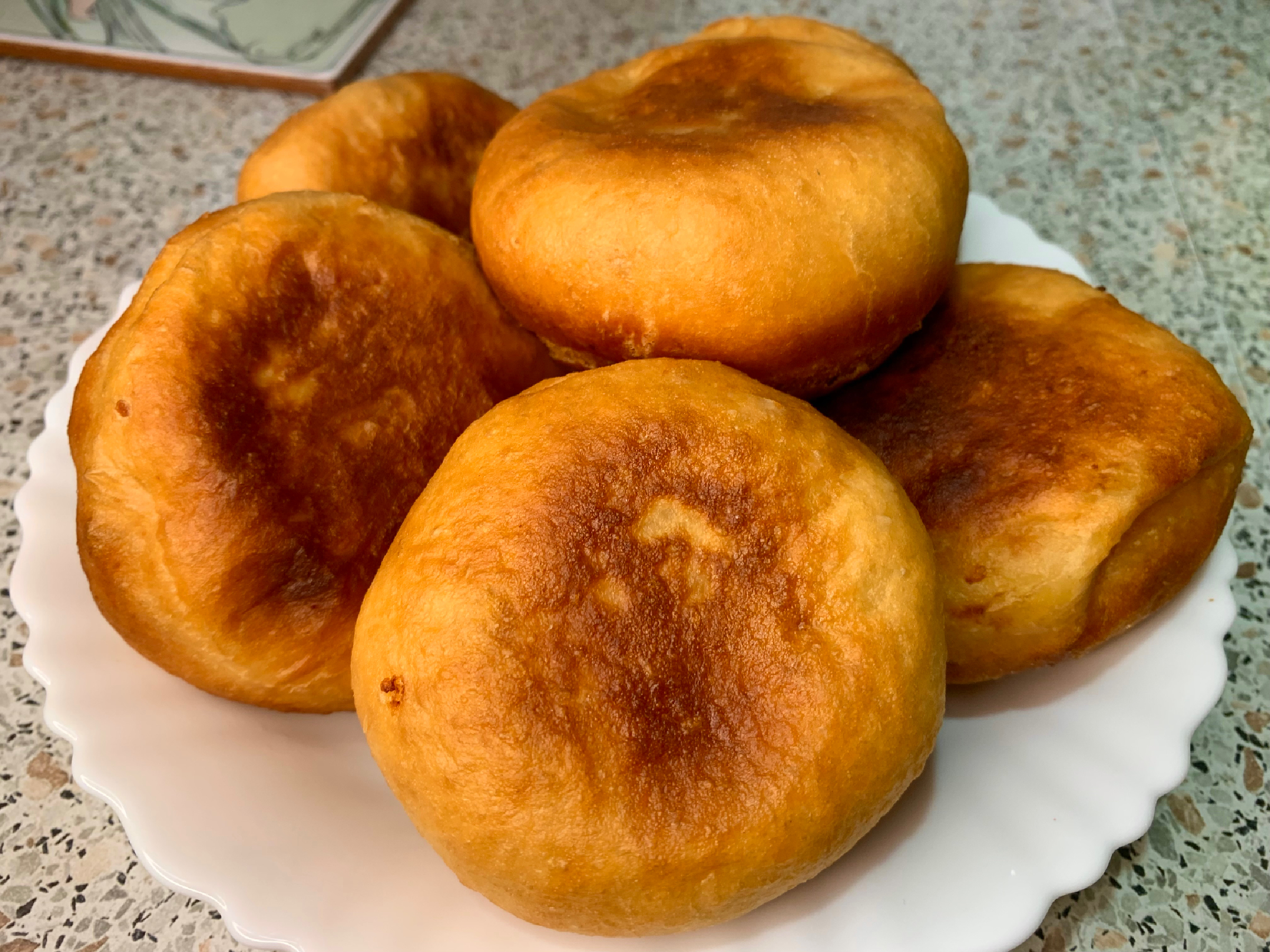 картофельно дрожжевом тесте. картофельно дрожжевом тесте. тесто из картофельного пюре для пирожков. картофельно дрожжевом тесте. вкусные жареные пирожки.