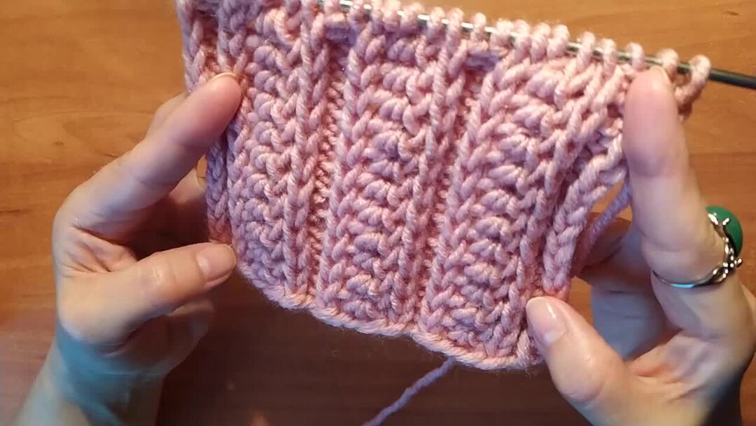 Резинка вязка схема вязания 2 на2. Лицевая петля. Лицевая гладь спицами для начинающих. Вязание лицевой гладью. Лицевая гладь спицами.