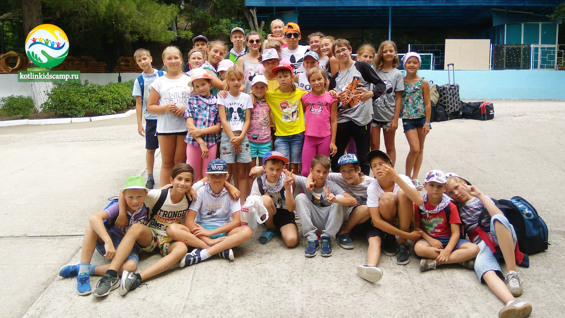 Лагерь высшая лига москва. Детские палатки на природу. Kids camp. Kids camp. Детский лагерь в болгарии.