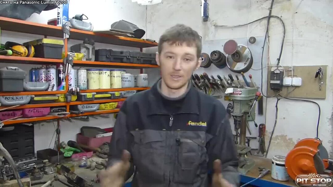 строительные рабочие. евроремонт в частном доме. интерьер гостиной. красивый евроремонт. евроремонт квартиры.