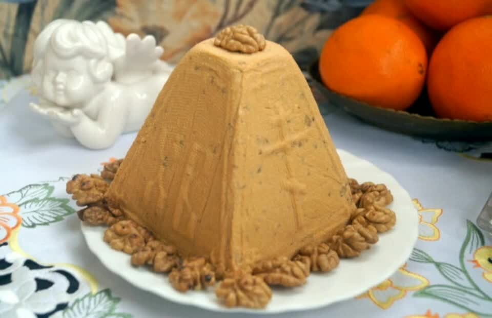 Царская пасха. Пасха творожная заварная. Пасхальный торт. Царская пасха из творога. Пасха вареная.