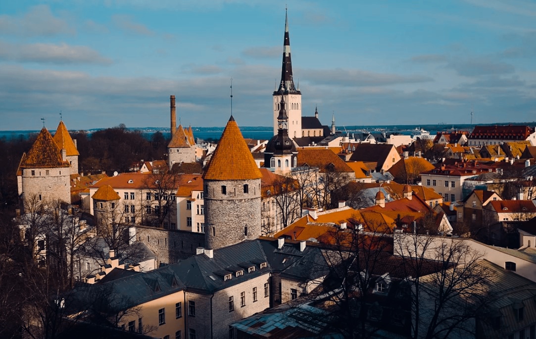 Эстония какие города. Эстония старый город Таллин. Исторический центр (старый город) Таллина. Эстония Таллин центр города. Исторический центр старый город Таллинна ЮНЕСКО.