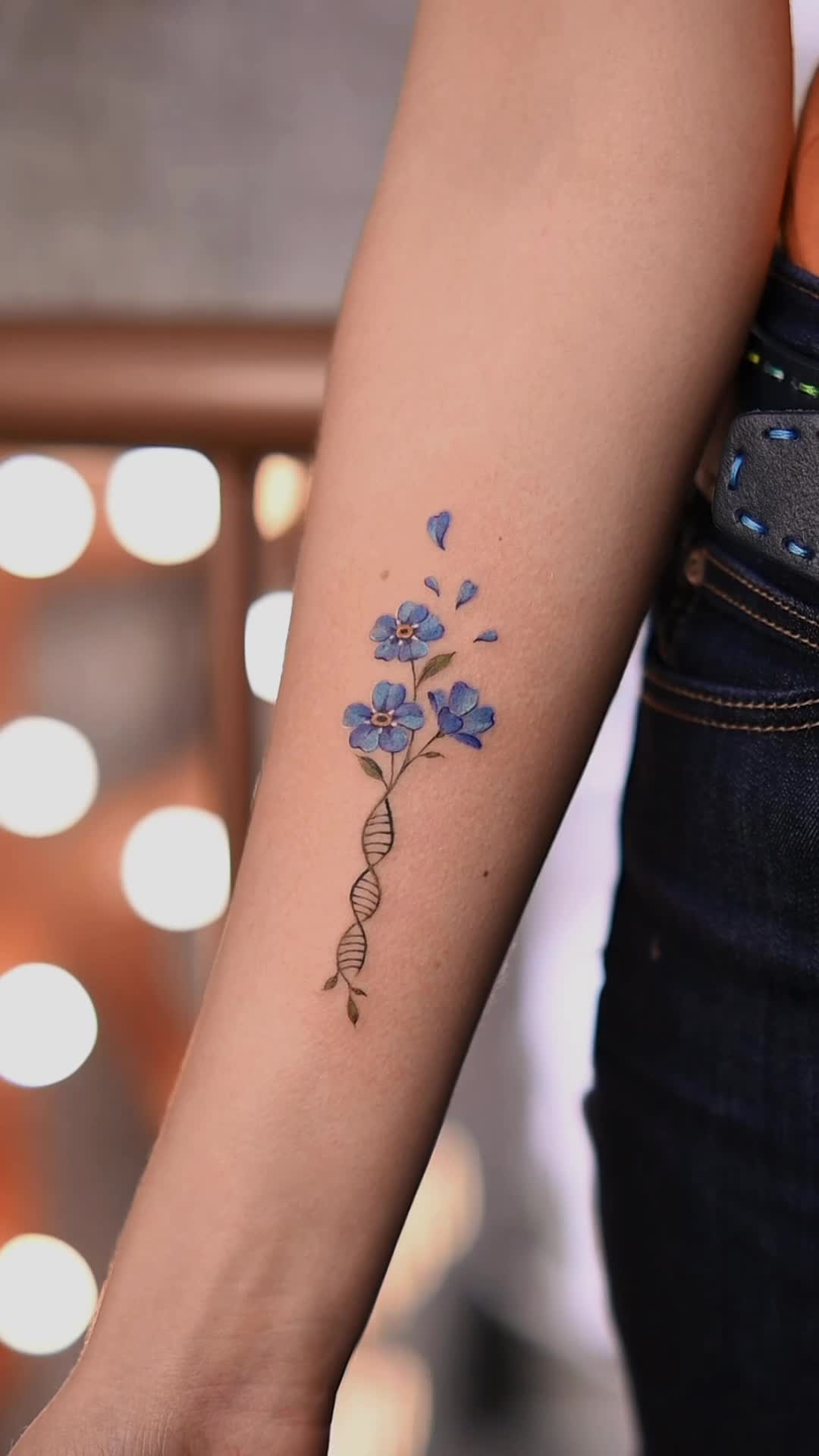 нежные тату для девушек. мини тату цветок. нежные тату. тату мелкие цветы. маленькие цветные тату цветы.