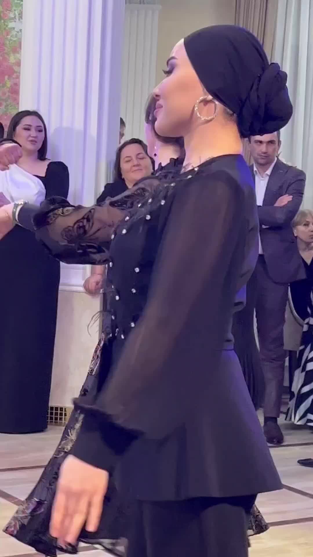 Мусульманка песня. Мусульманка трек. Мусульманские песенки. Исламская мелодия. Исламские песни.