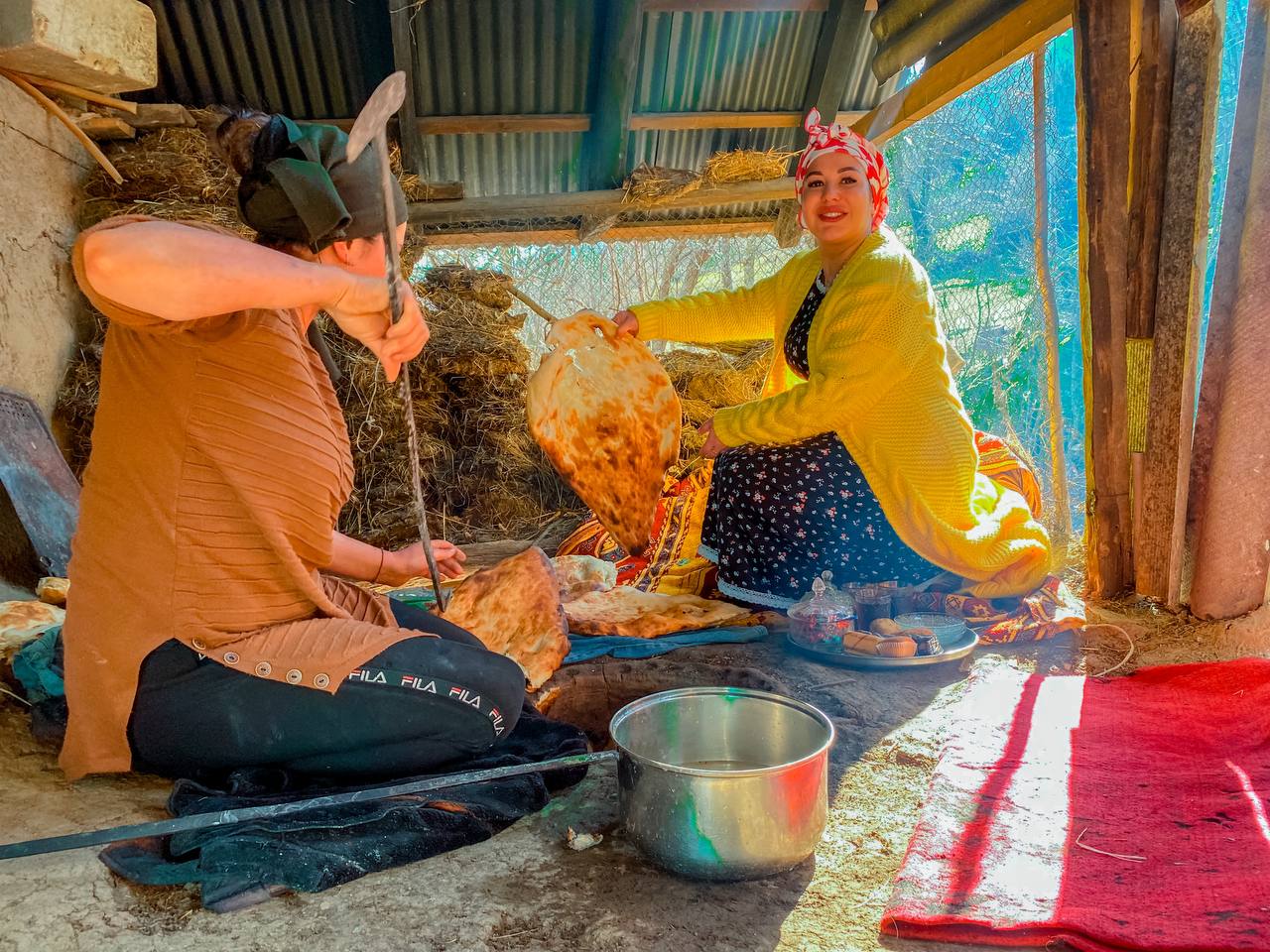 Ноты для баяна ой на гори два дубки. Стих на горе стоит пивнушка. Украинские народные песни текст. Ой то не вечер ноты для хора. Сидит ворон на дубу он играет во трубу.