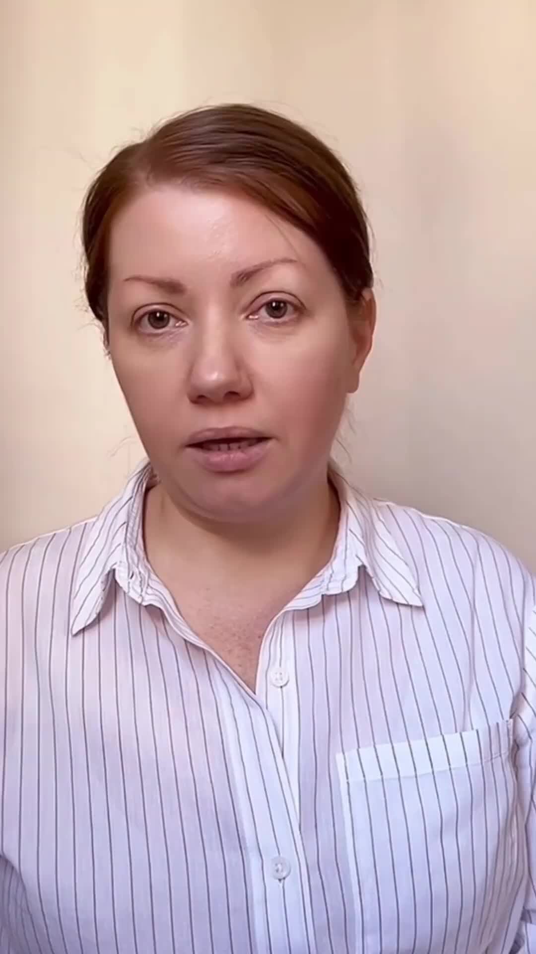 Спрашивает что смотришь