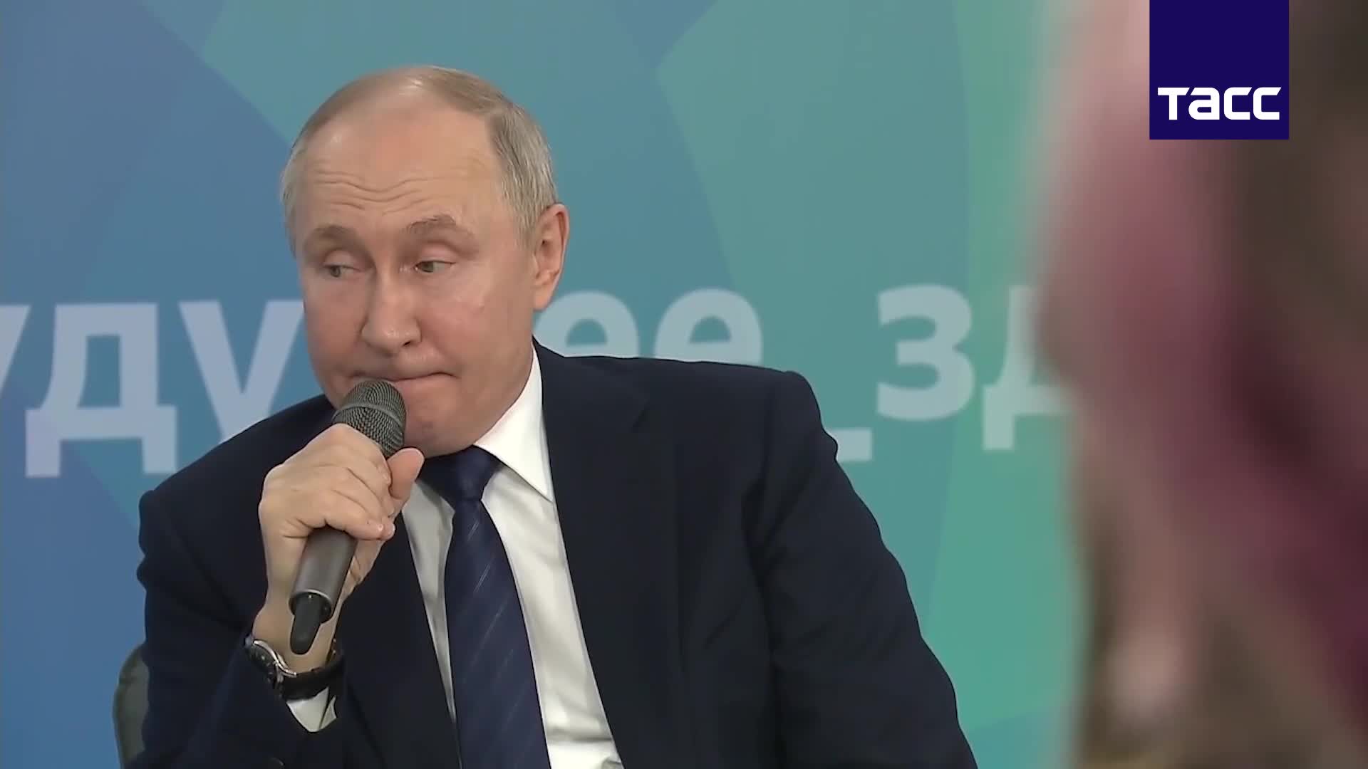 Как выглядит приложение app store. Приложения где другая страна. Программа андроид карта мира с названиями. Приложения где другая страна. Приложение для скачивания игр.