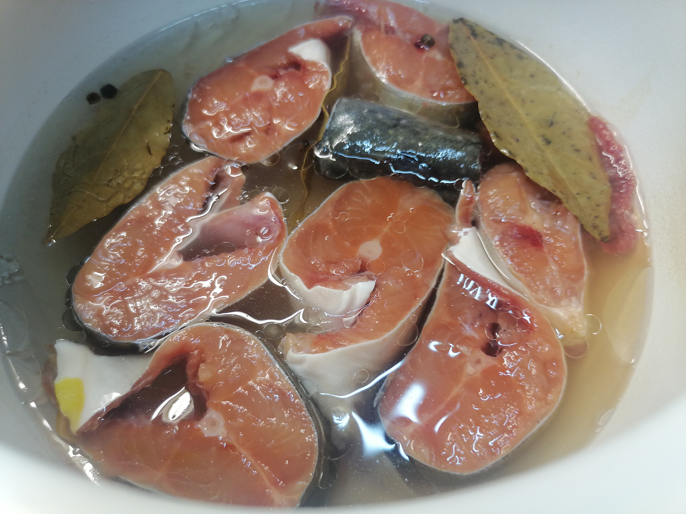 засолка рыбы пропорции соли и сахара. количество соли для рыбы. количество соли для соления рыбы. количество соли для засолки сала. посолить рыбу пропорции соли.