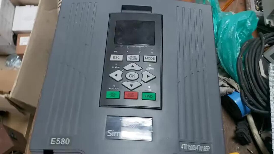 преобразователь частоты sinamics g120. частотный преобразователь esq 600. инвертор omron mx2.