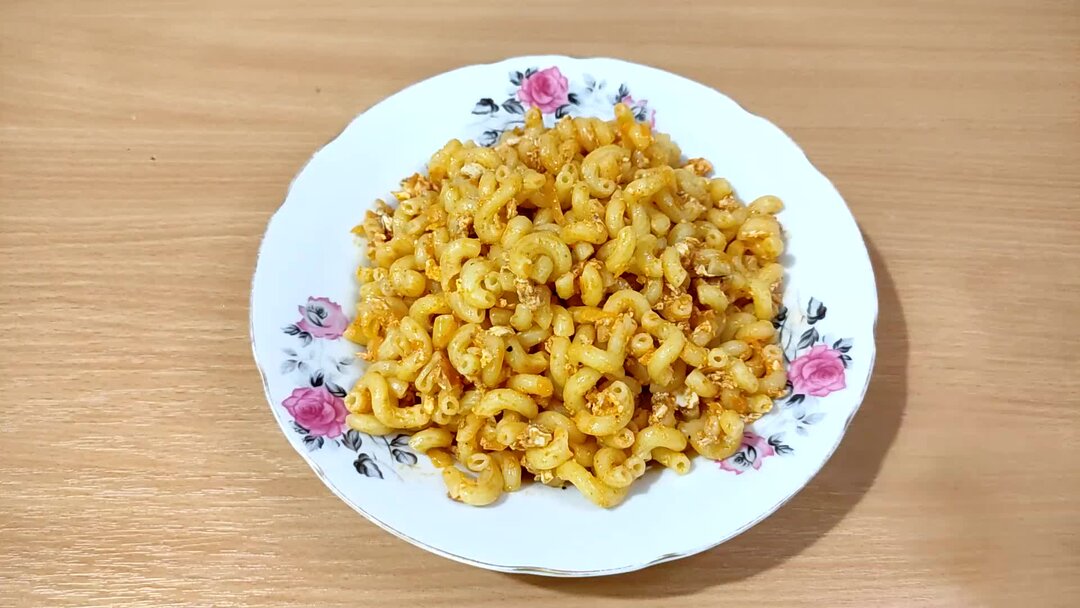 как варить макароны чтобы не слипались. остались макароны что можно приготовить. паста с овощами. остались макароны что можно приготовить. что делать если прилипли макароны к кастрюле.