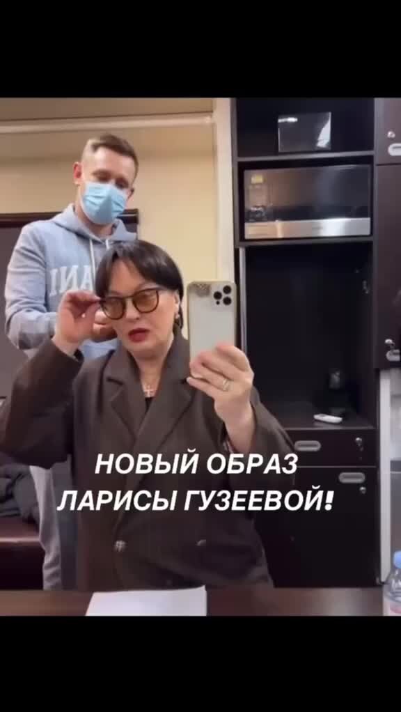 Песня со стульями. Конкурс со стульями. Музыкальные стулья игра. Дети бегают вокруг стульев. Песня про бендеру.