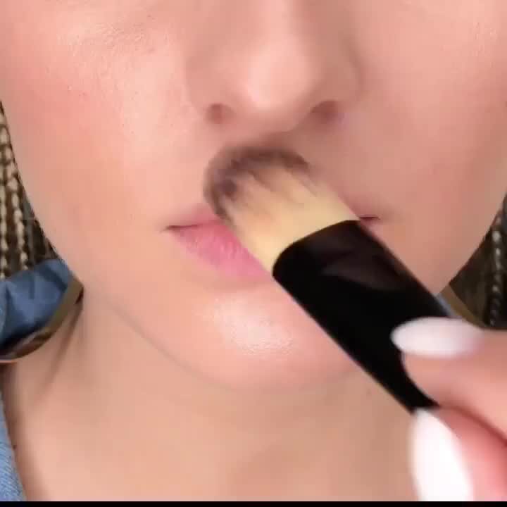 Вакуумный увеличитель губ. Плампер для губ. Как увеличить губы без уколов. Контурная пластика губ реклама. Как сделать губы пухлыми.