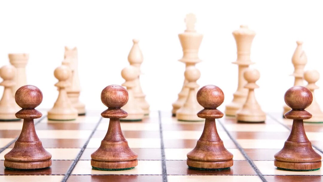 Шахматы пешки в большой игре. Игра пешки. Игра пешки. Пешки игра. Шахматная доска ничья.