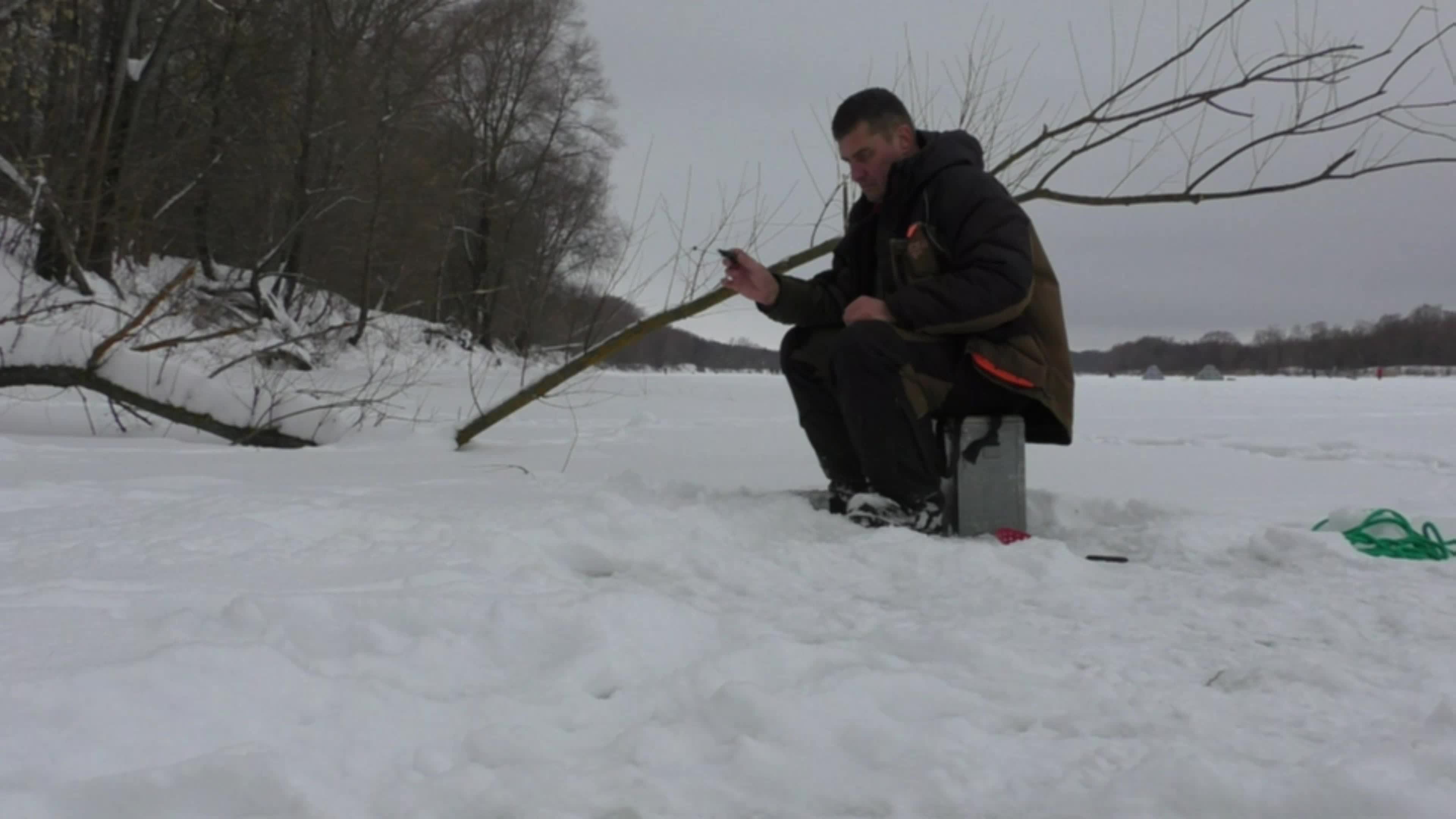 Места обитания щуки. Болотистые берега реки колокша. Коряга в пруду. Рыбалка в коряжнике. Речная коряга.