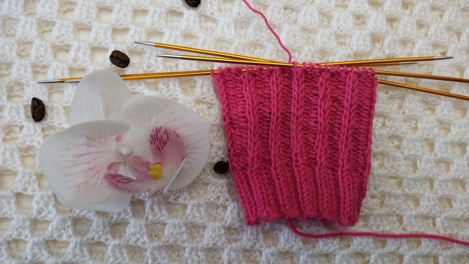 ажурные носочки. разноцветные следки из остатков пряжи. автор надежда токаренко. рукоделие от оксаны носки. носки спицами мышки жаккард.