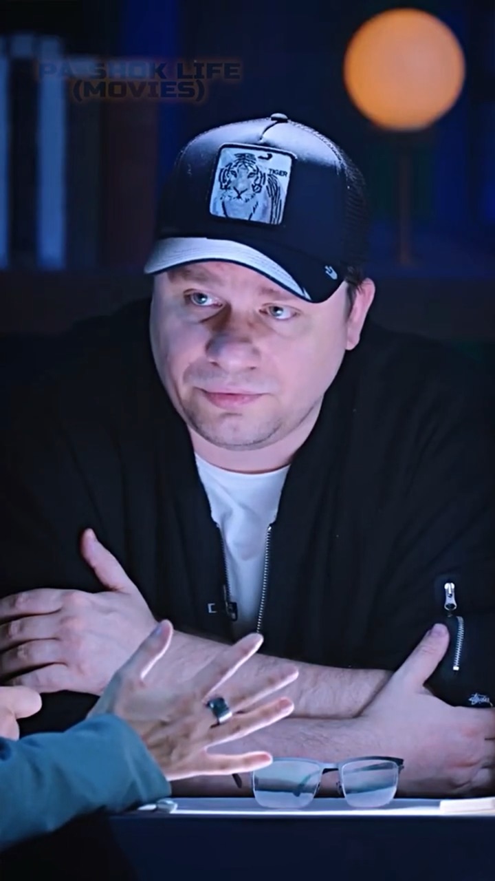 Азамат мусагалиев. Большое шоу с харламовым. Тимур батрутдинов и харламов. Гарик батрутдинов. Comedy club харламов батрутдинов.