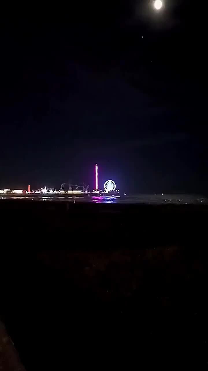 стих слышу голос из прекрасного далека. романс динь динь колокольчик звенит. ветер перемен на укулеле. слушать кружит земля как в детстве. мэри поппинс до свидания ветер перемен.