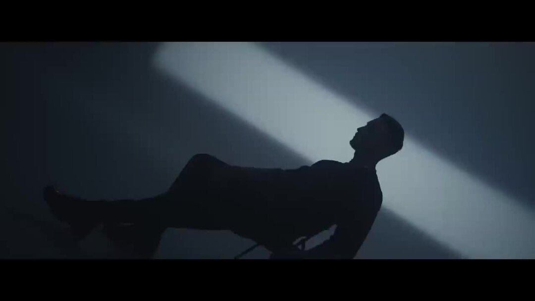 Xarista. Группа dabro. Человек на крыше. Слушать песню вижу тебя. Сидит на крыше.