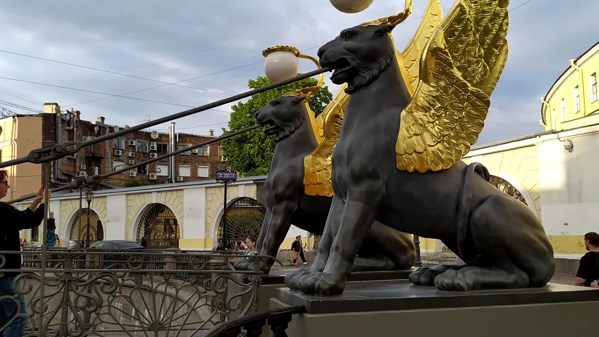 Львиный мост питер. Львиный мост санкт-петербург. Мост с львами в санкт петербурге. Львиный мостик на канале грибоедова. Петербург львиный мостик.