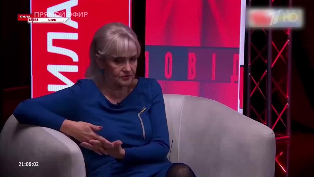 Кушать гамбургер. Человек ест гамбургер. Поедание пищи. Кушать гамбургер. Есть люди которые.