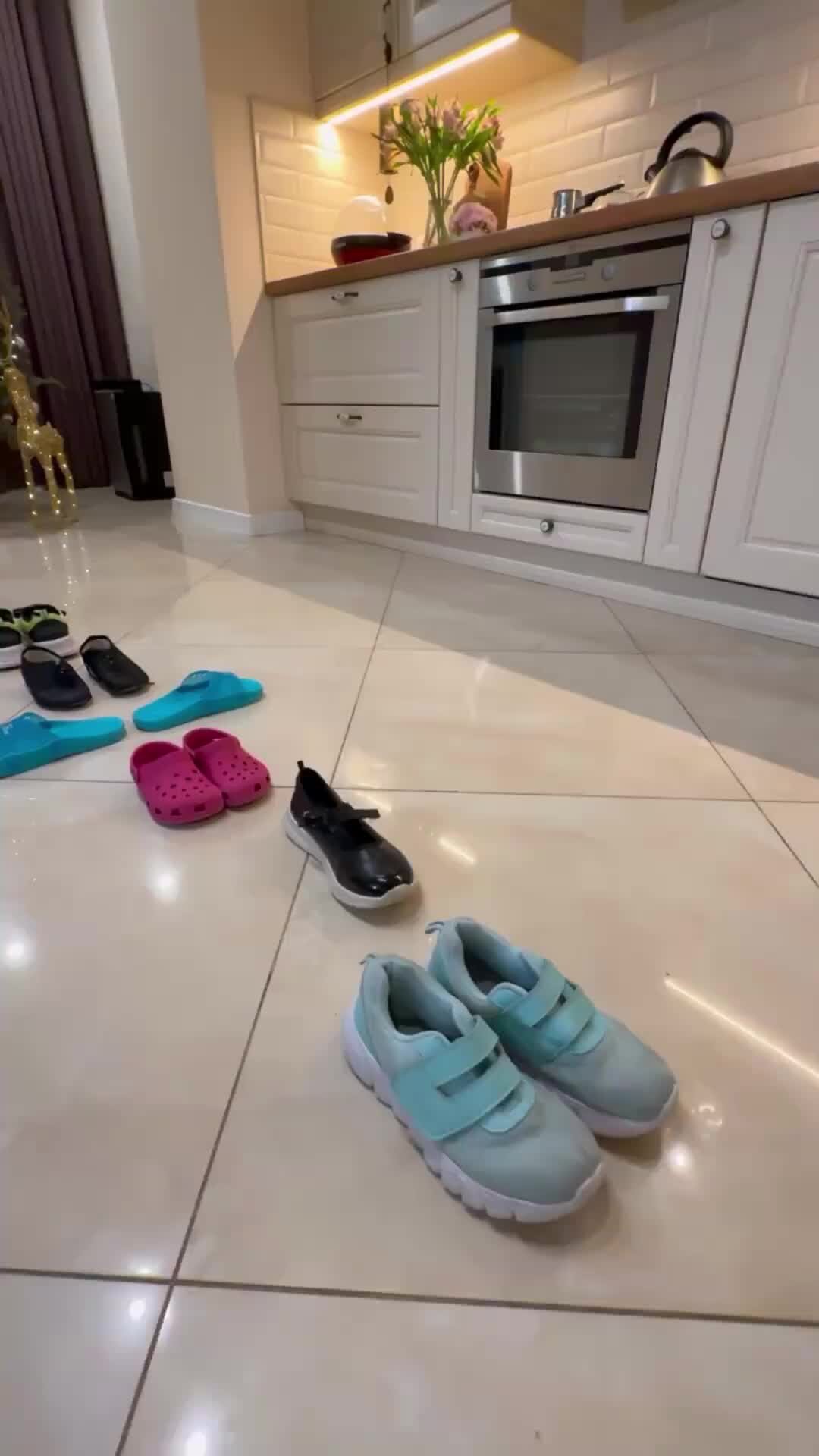 Vibram 2021. Мокасины fivefingers bikila evo m. Обувь в виде пальцев. Ботинки vibram mwh900rd. Обувь повторяющая форму стопы.