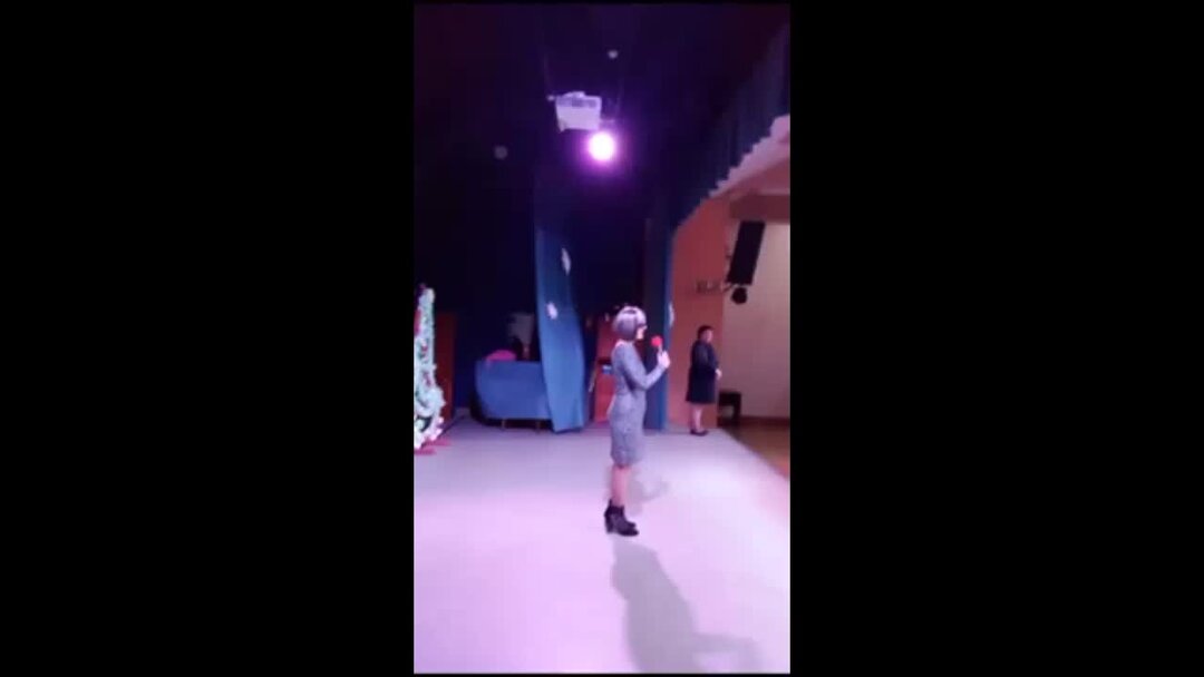 А снег идет исполнительница. А снег идёт а снег идёт. Певица глюкоза снег идет. А снег всё идёт и идёт. Майя кристалинская.