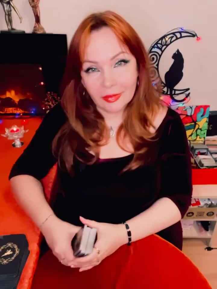 женские статусы. человек который читает смс и не отвечает. цитаты про людей которые игнорят. если женщина молчит цитаты. когда мужчина молчит и так понятно.