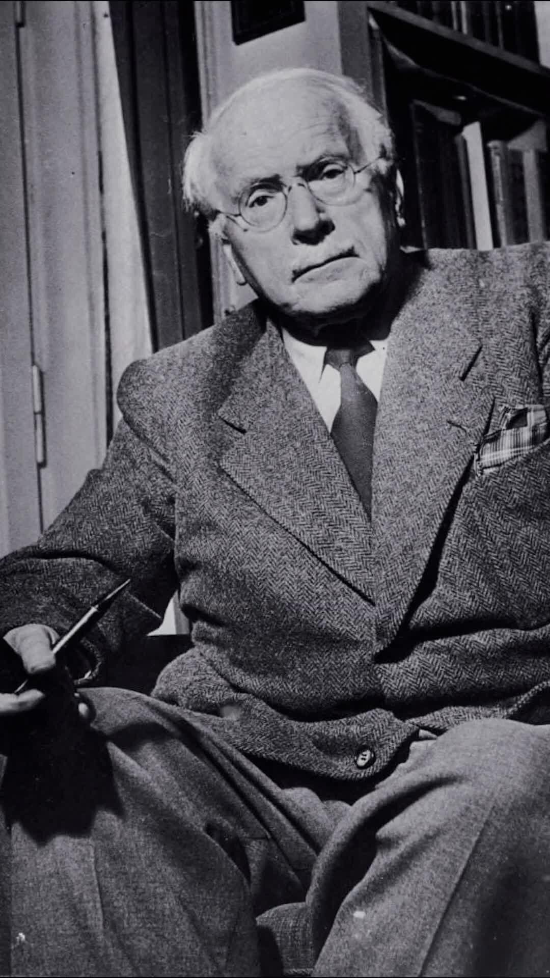 C g jung. C g jung. Carl gustav jung. C g jung. Юнг портрет.