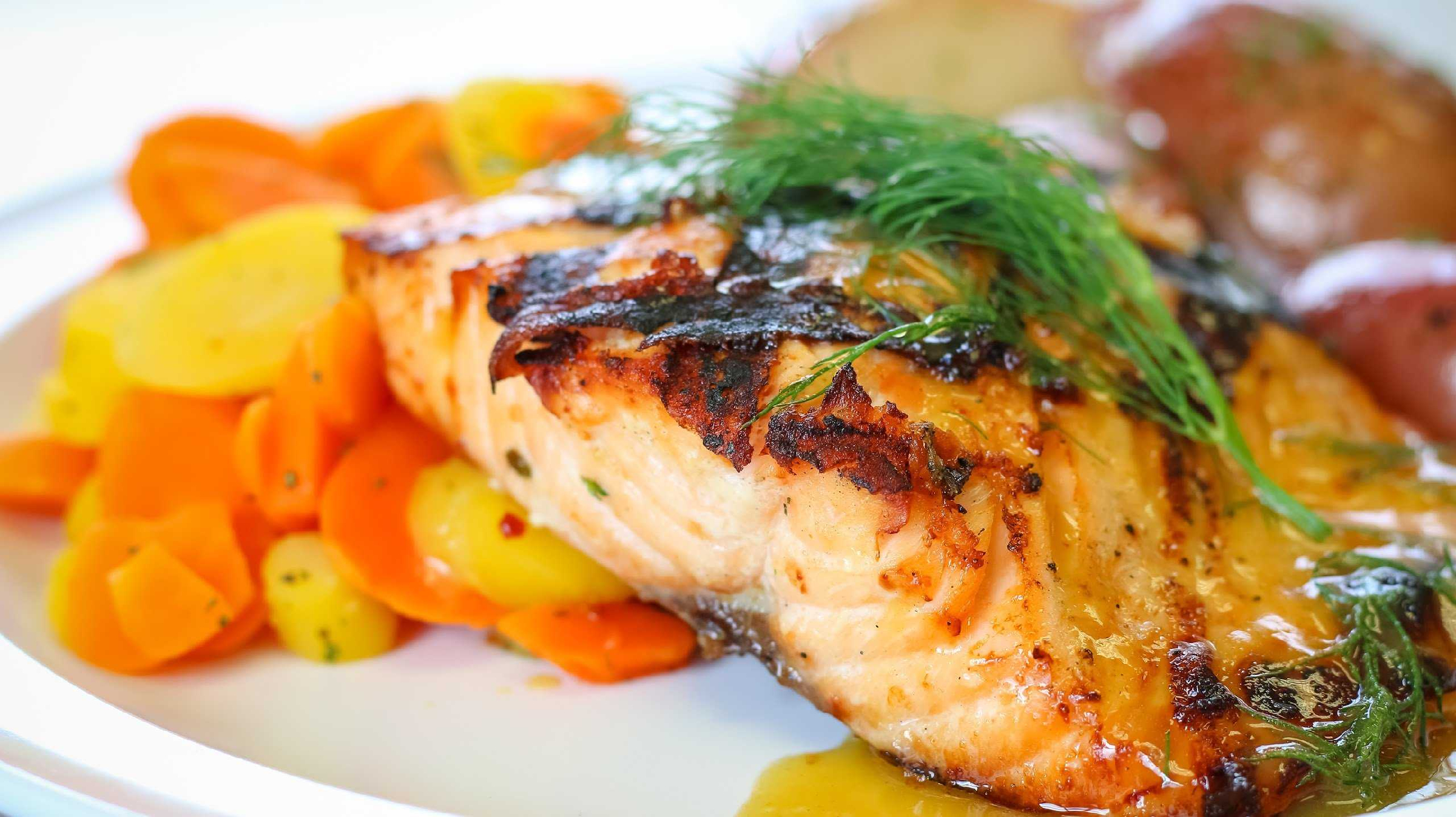 вторые блюда запеченные. картошка в духовке запеченная. гарнир к курице. курица с овощами. красивые блюда из курицы.