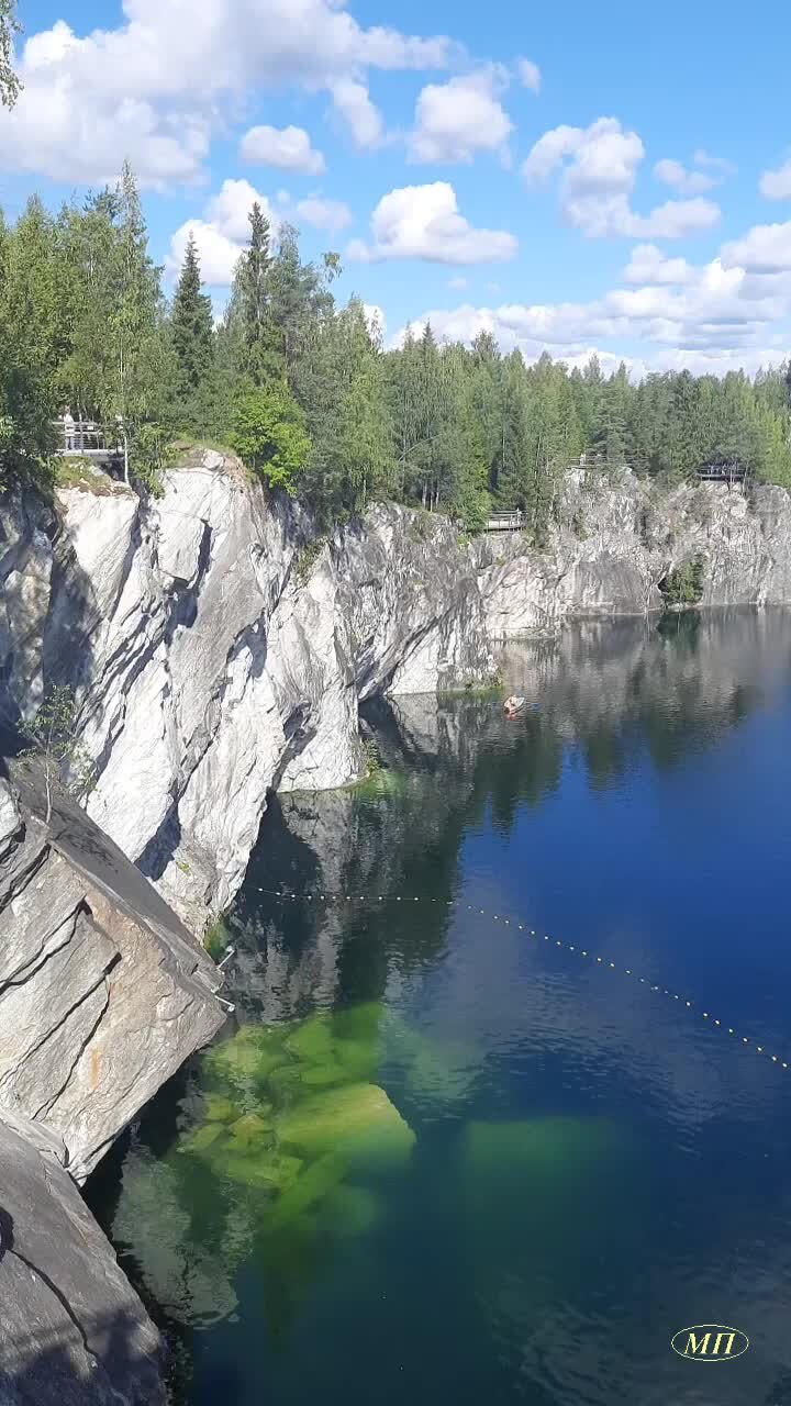 Рускеала горный парк канатная дорога. Горный парк рускеала зиплайн. Зиплайн рускеала. Карелия рускеала тарзанка. Зиплайн мраморный каньон.