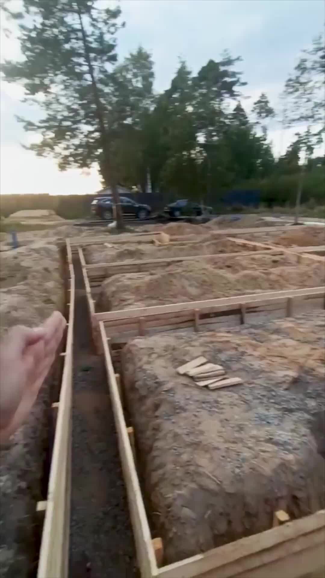 Фундамент ленточный мелкозаглубленный с опорными столбами. Мелкозаглубленный фундамент под каркасный дом. Фундамент 2 метра. Ленточный фундамент глубокого заложения. Ленточный фундамент.