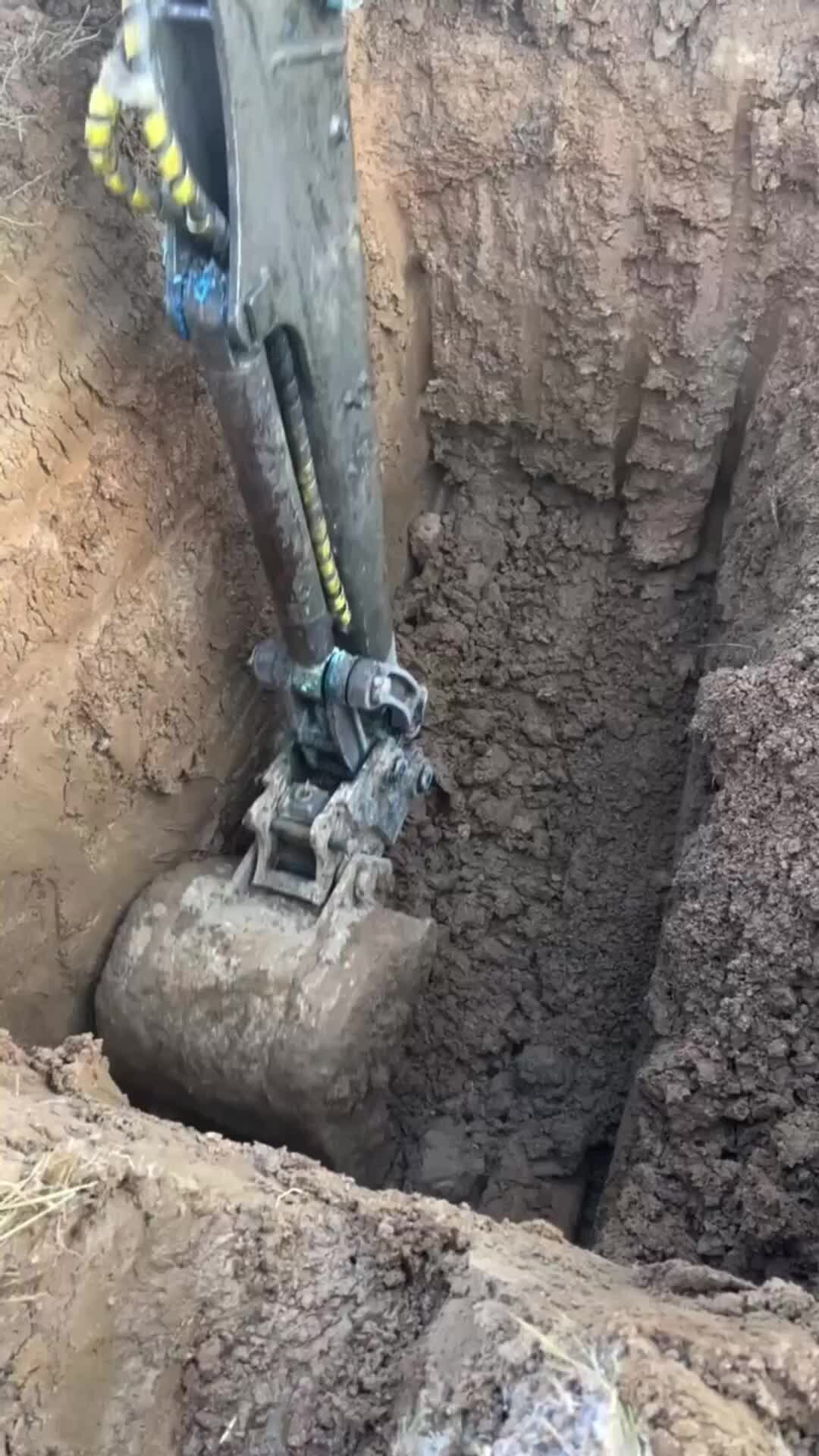 Призма обрушения для экскаватора. Земляные работы с какой глубины. Нормы уклонов котлована под фундамент. Ширина котлована. 5.