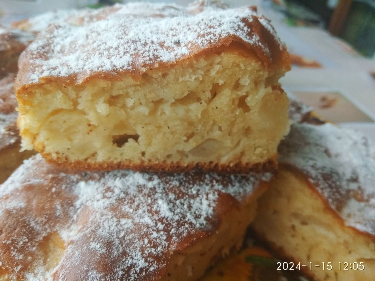 Шарлотка пышная с яблоками без яиц