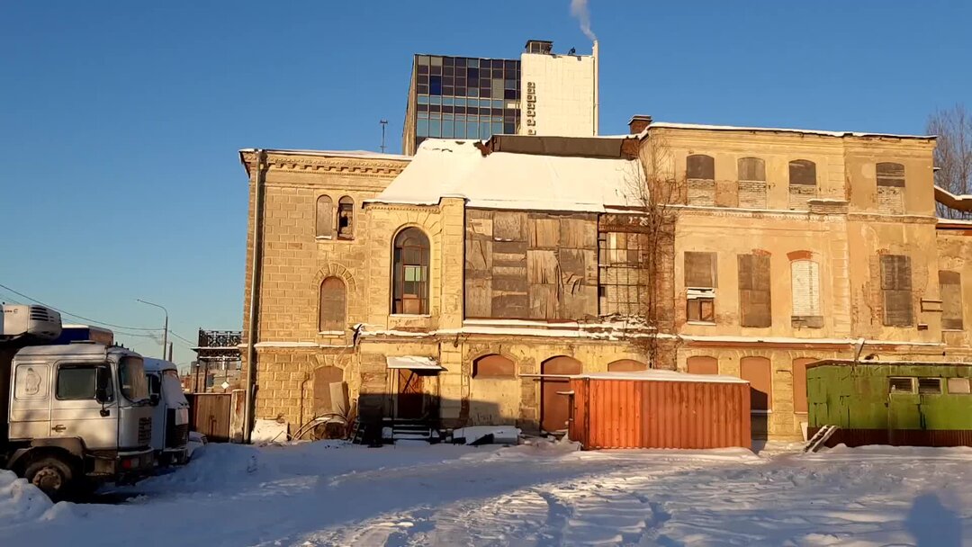Дом руины знаменка петергоф. Особняк сейчас. Особняк сейчас. Особняк сейчас. Особняк в сочи.