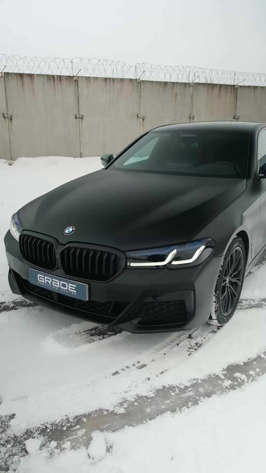 Grade Restyling Center | BMW 5 чёрный мат. Это антигравийная, защитная,  матовая, чёрная, полиуретановая плёнка | Дзен